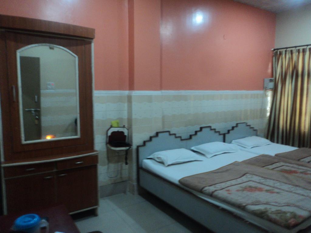 Hotel Jyoti Varanasi Quarto foto