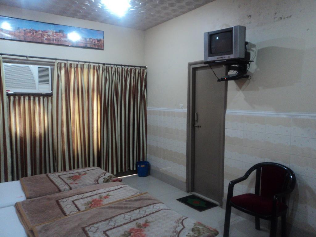 Hotel Jyoti Varanasi Exterior foto
